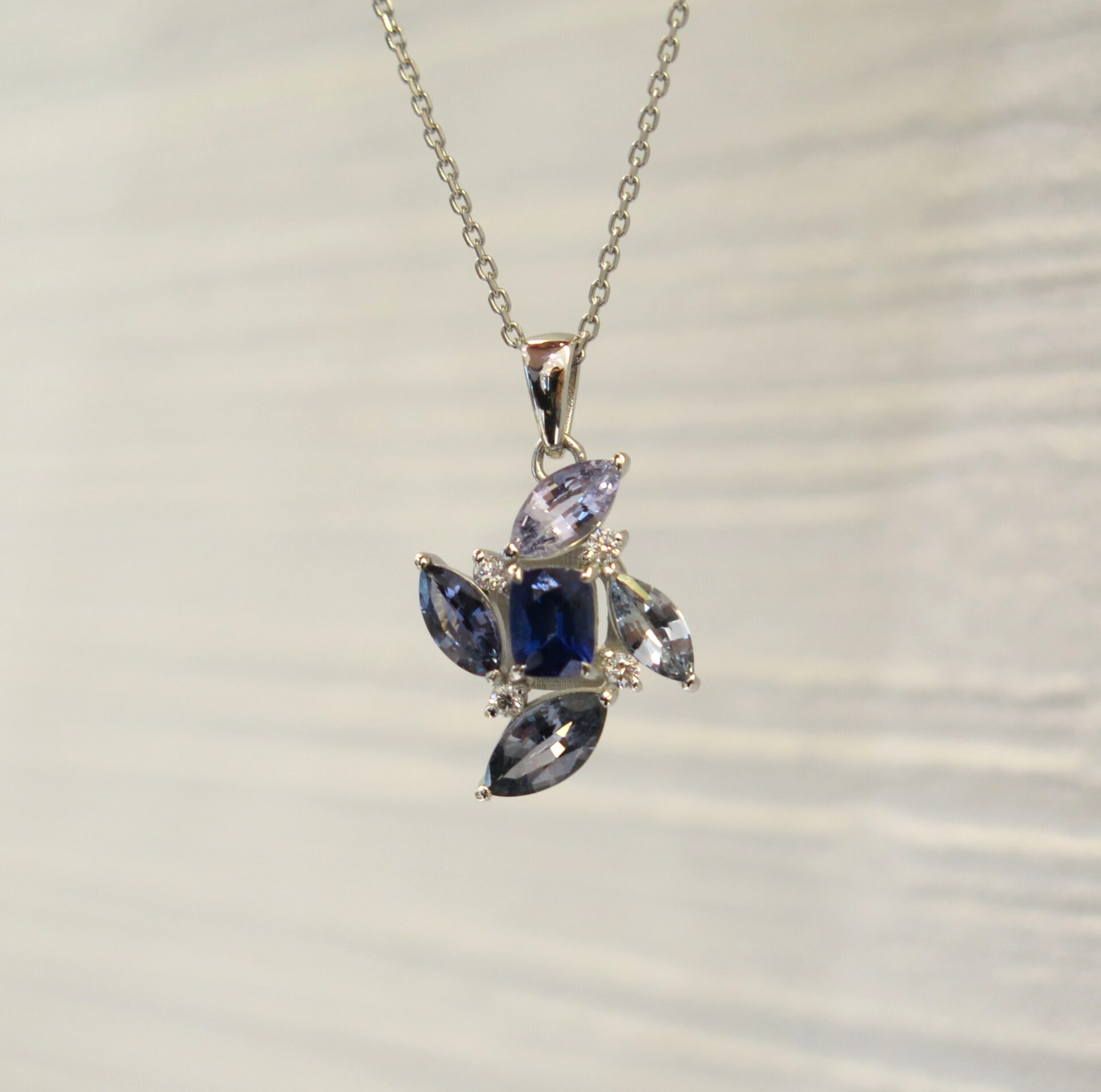 After 海外でご購入されたサファイアのルースをペンダントへ