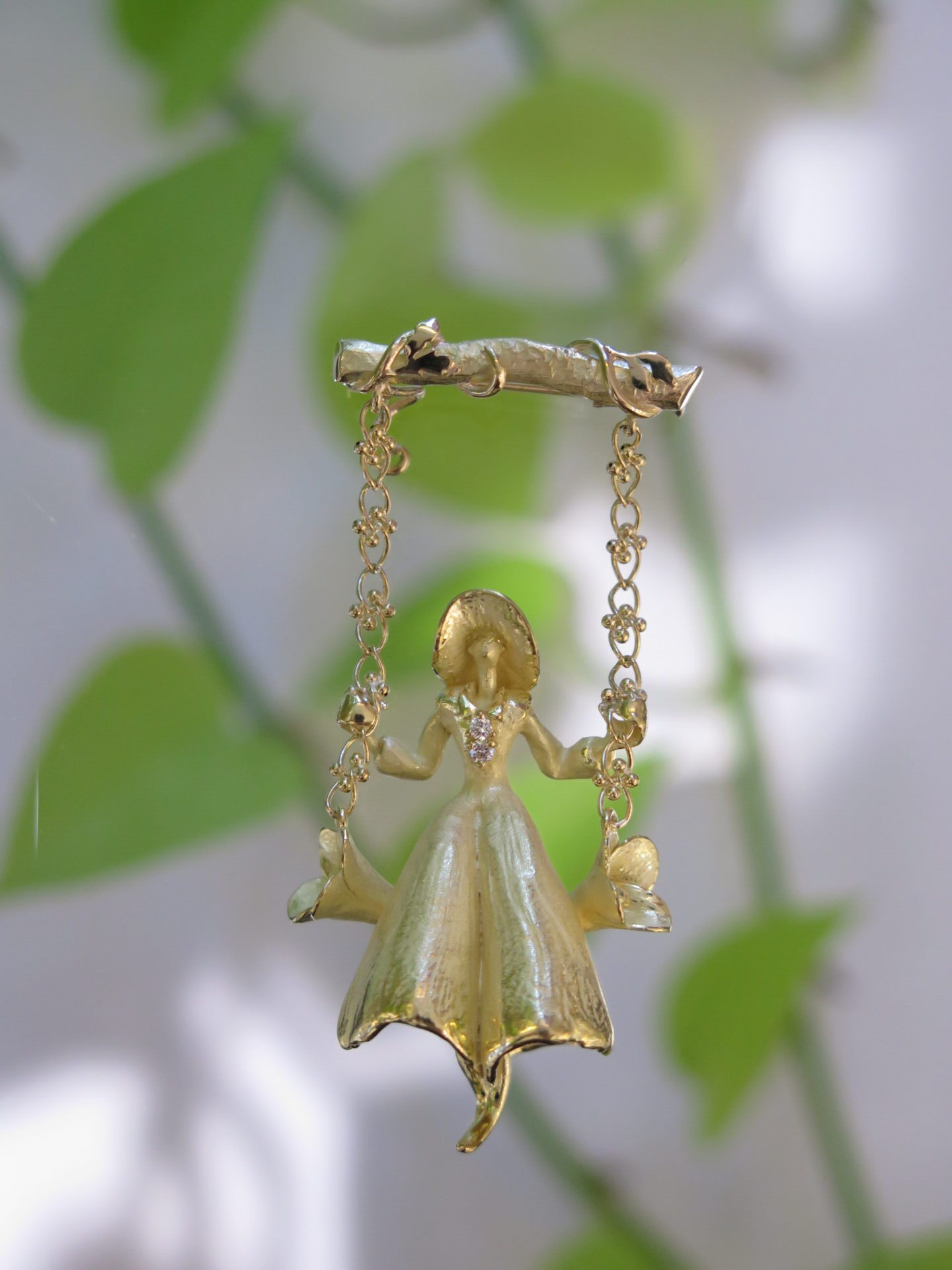 After デザインペンダント付ネックレスをブローチにリフォーム