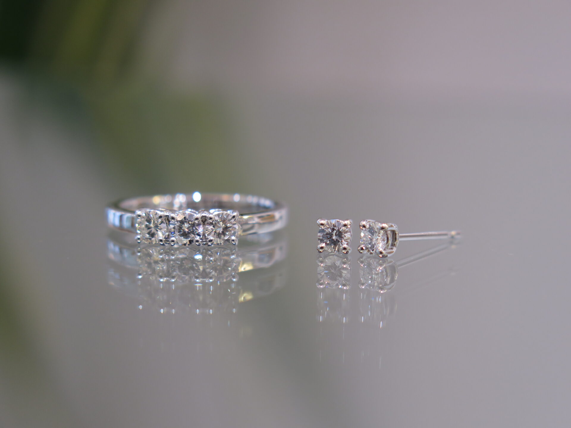 After 一文字リングから3石のリングとピアスへ