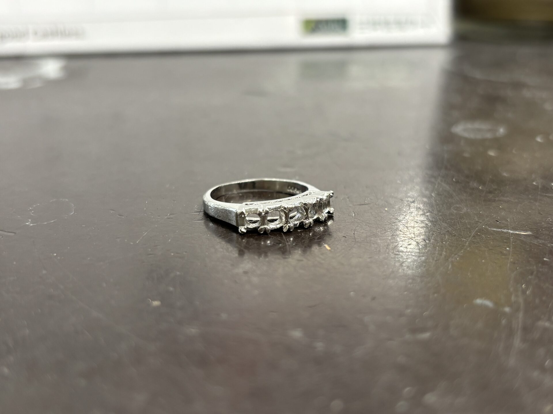 Before 一文字リングから3石のリングとピアスへ